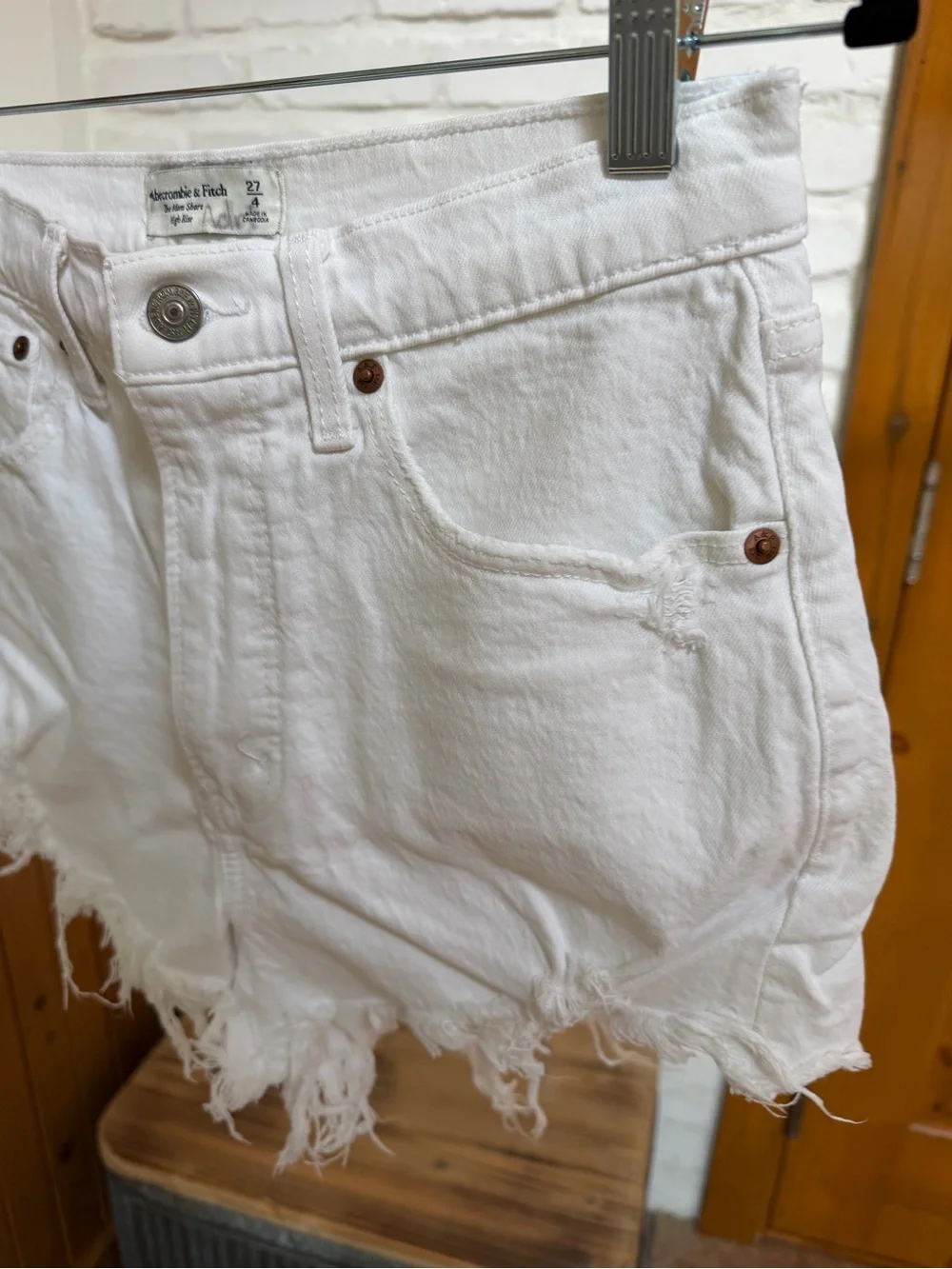 Abercrombie & Fitch Curve Love High Rise White Mom Shorts Size 27 / 4 - Picture 8 of 11